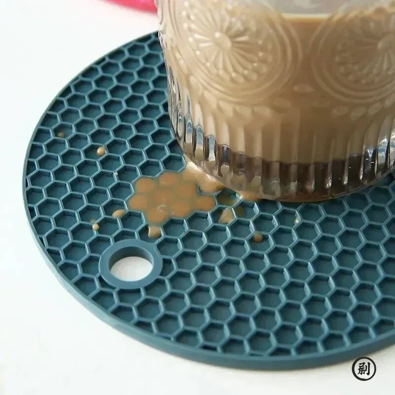 Multi - Purpose Silicone Hot Pad – Round Coaster & Trivet for Drinks & Pots - Nordshop Hamburg