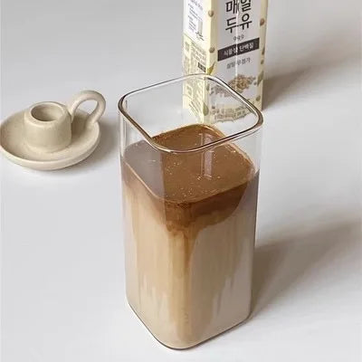 Sleek Square Glass Cup – Sip in Style! Heat-Resistant, with Lid & Straw for Iced Coffee, Bubble Tea & Refreshing Juices."